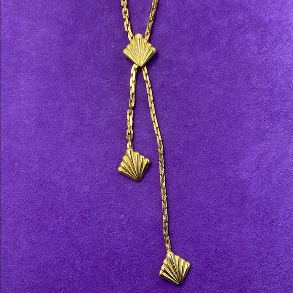 💛 Elegant Vintage Gold Plated Shell Fan Necklace - Picture 2 of 6